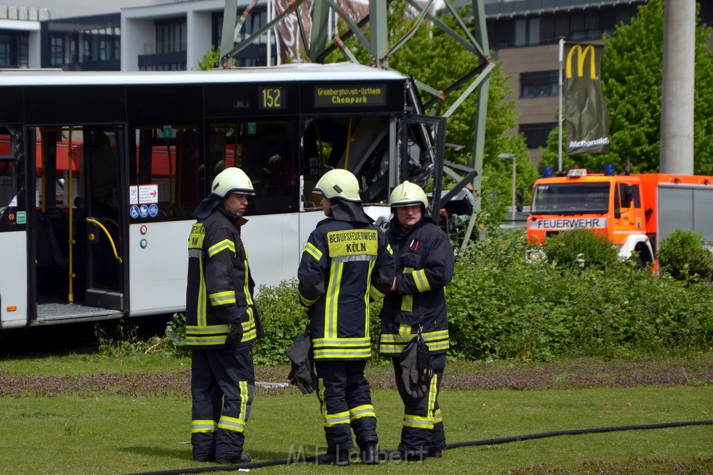 Schwerer Bus Unfall Koeln Porz Gremberghoven Neuenhofstr P035.JPG - Miklos Laubert